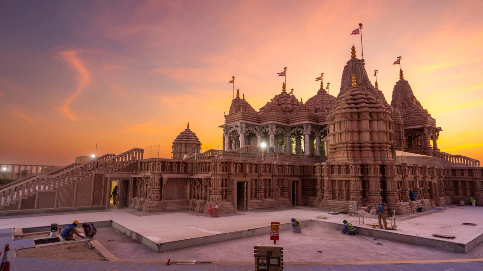 Desert to dynasty-Dubai-Abu Dhabi Discovery