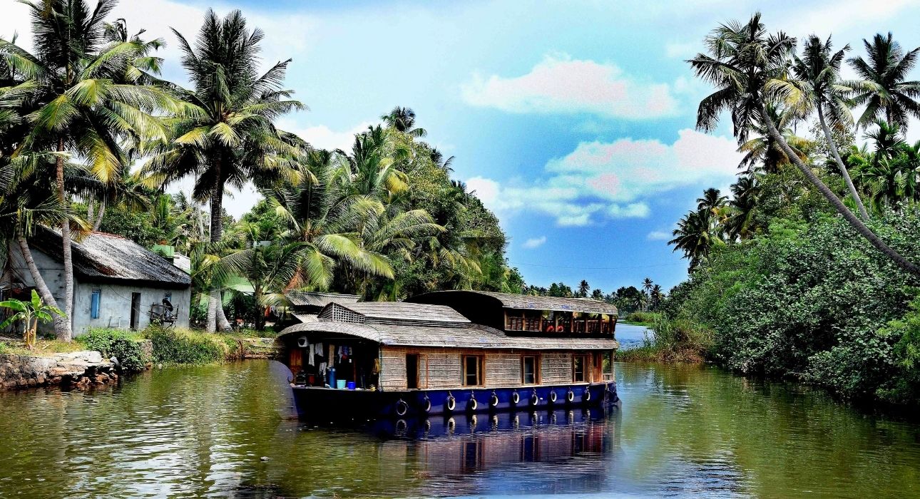 Best of Two Cultures South India (Karnataka & Kerala)